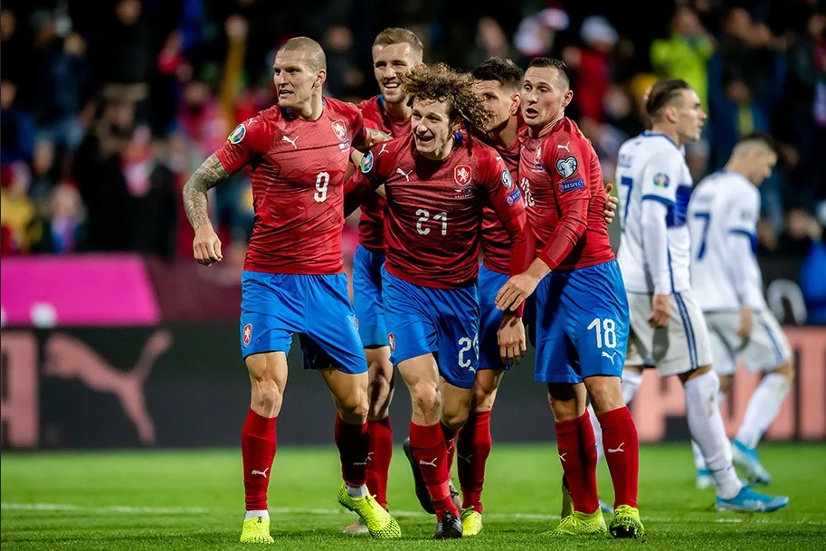 Jak se fotbalový klub Mladá Boleslav z malého města za léta útrap